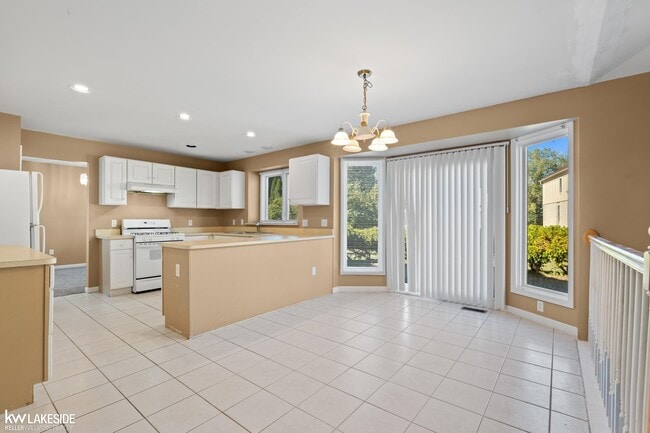Building Photo - 2199 Edgestone Dr