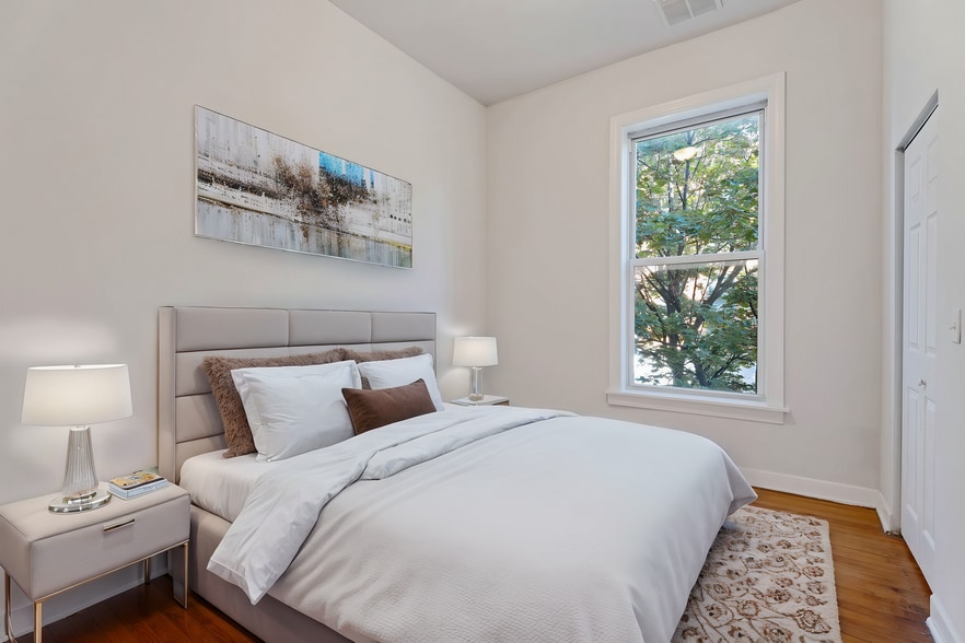 Building Photo - 2601 W North Ave