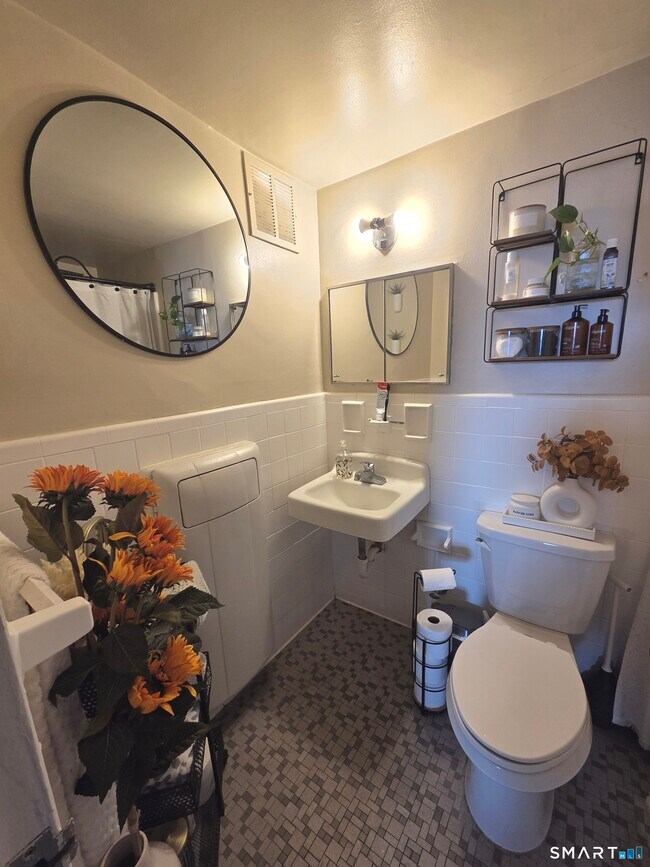 Building Photo - 444 Bedford St