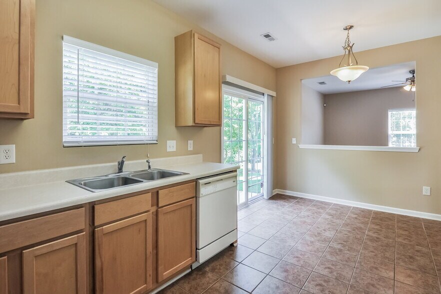 Building Photo - 708 Calavaras Ln