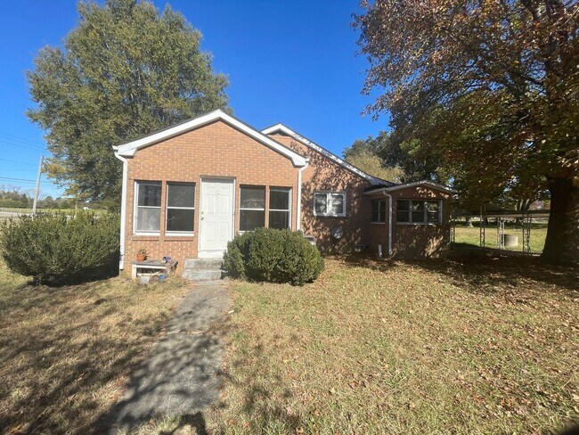 Building Photo - 2 bedroom 1 bath house available