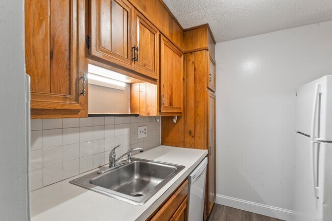Building Photo - 34A Padanaram Ave