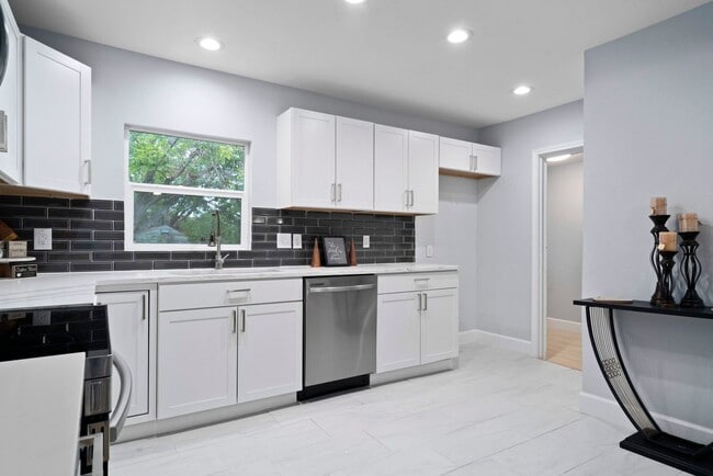 Building Photo - ***APPLICATION CURRENTLY UNDER REVIEW***Ch...