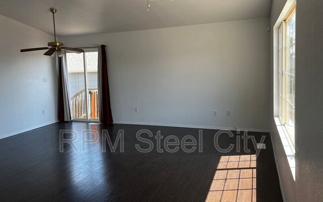 Building Photo - 4908 Prospect Dr