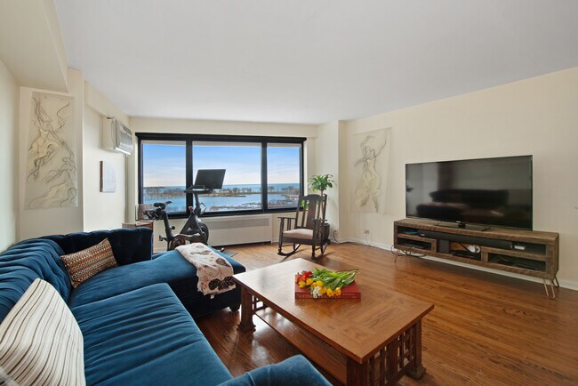 Primary Photo - 3100 N Lake Shore Dr