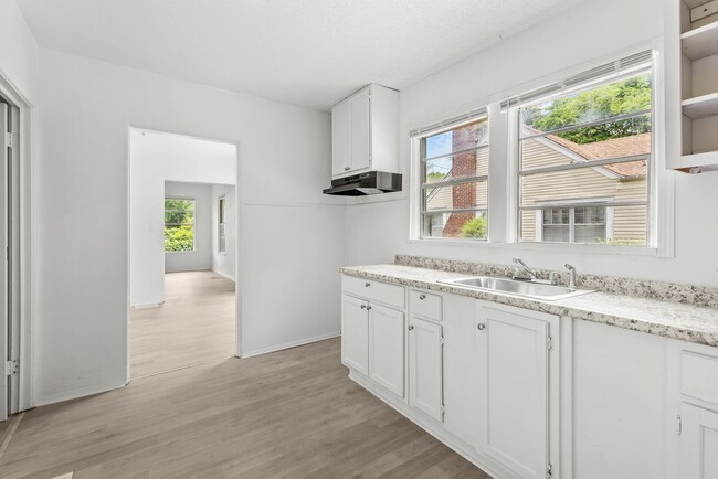 Building Photo - Stylish & Newly Renovated 4 Bedroom 2 Bath...
