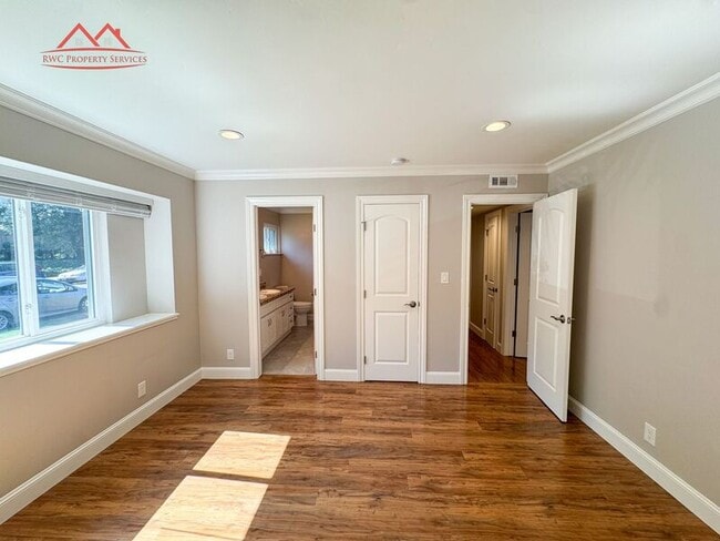 Building Photo - 347 Auburn Way