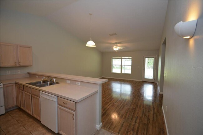Building Photo - 37 Eton Ln