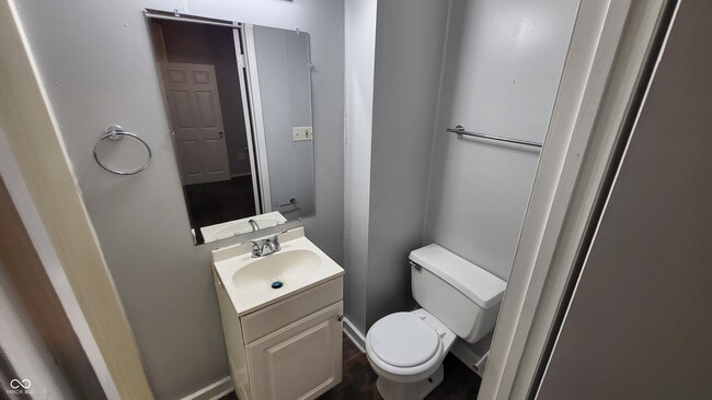 Building Photo - 520 Ruddle Ave