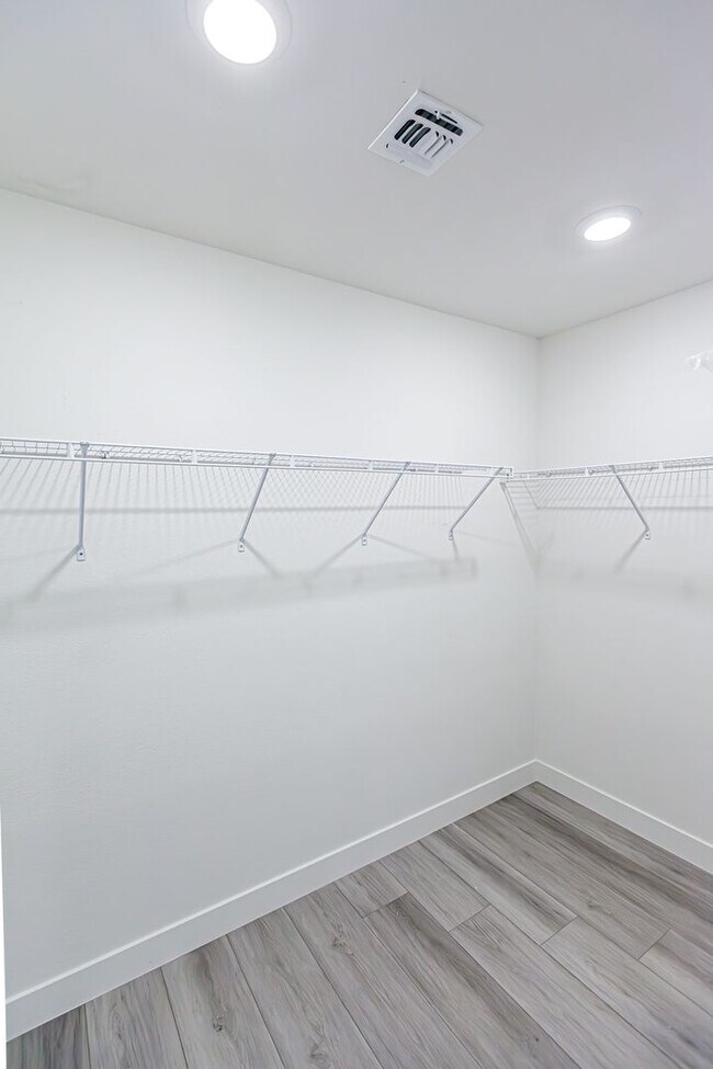 Building Photo - Beautiful 2-story home in a gated community