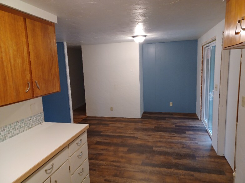 Building Photo - 585 W 26th Ave