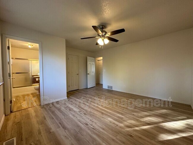 Building Photo - 608 Swan Ct
