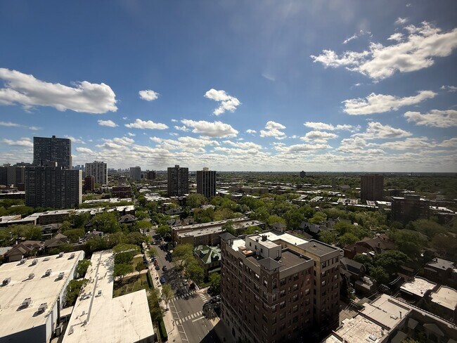 Building Photo - 4343 N Clarendon Ave