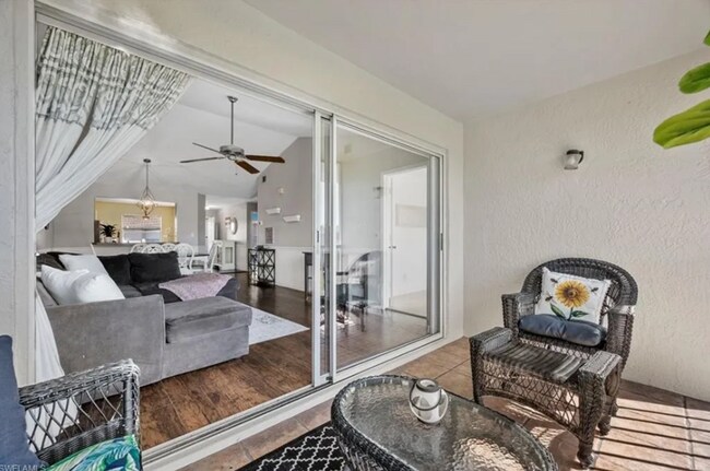 Building Photo - Charming 2 Bed 2 Bath Condo in Naples COMING SOON