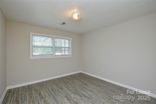 Building Photo - 331 Friendship Dr