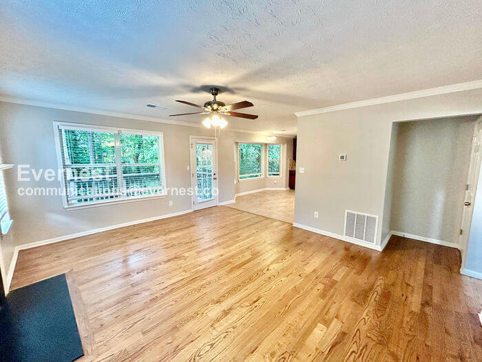 Building Photo - 655 S Preston Ct
