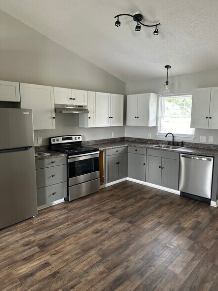 Building Photo - 4340 West Horne Ave