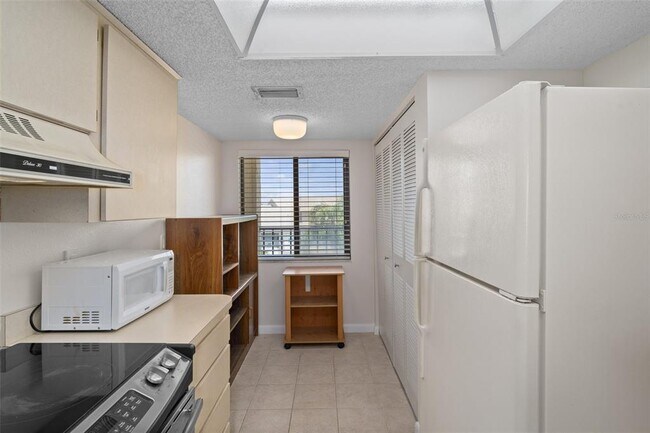 Building Photo - 8211 Brent St