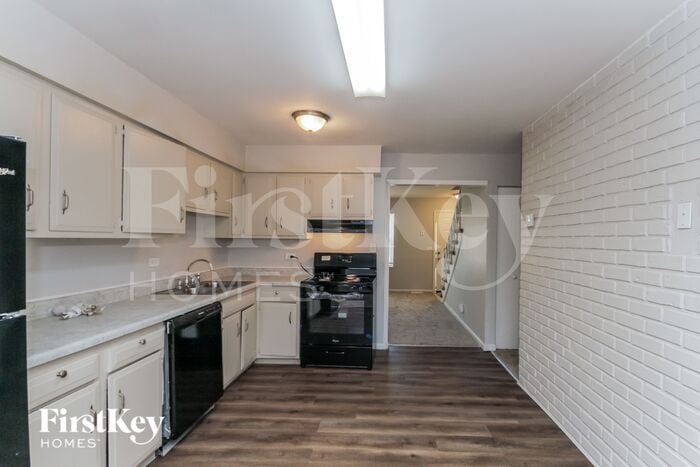 Building Photo - 711 Linden Ct