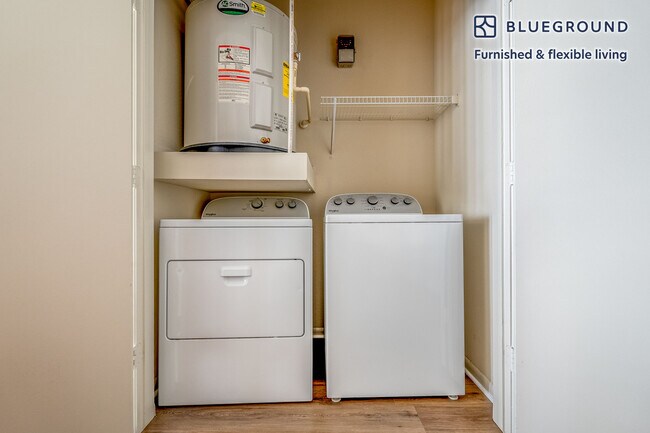 Building Photo - 3210 Esperanza Crossing