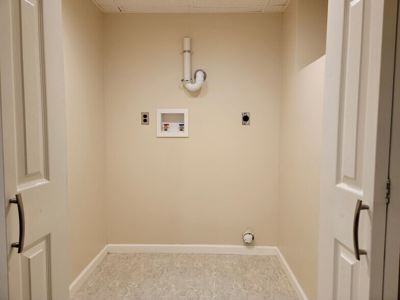 Building Photo - 26 Heron Dr