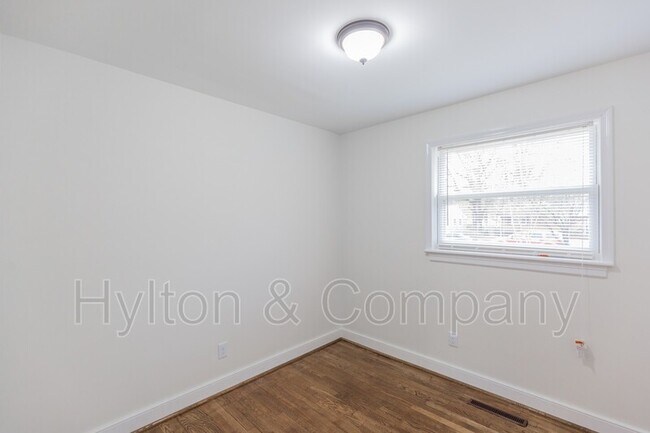 Building Photo - 2041 Bishop St