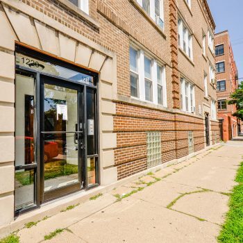 Building Photo - 1218 W Victoria St