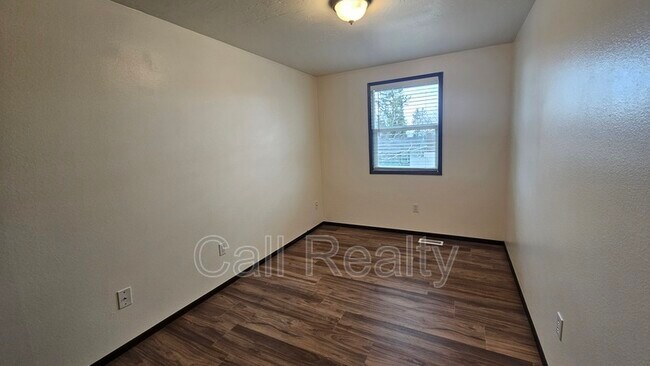 Building Photo - 3718 E 22nd Ave