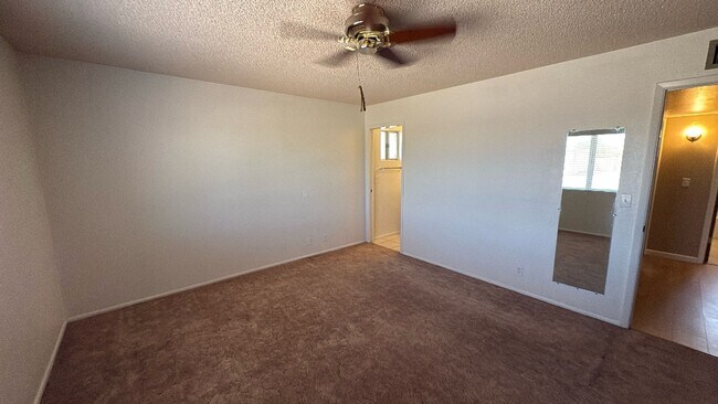 Building Photo - 2 Bed 2 Bath Home in Sunland Village- Loca...