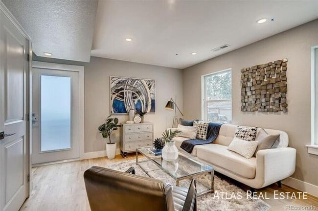 Building Photo - 88 Galapago St