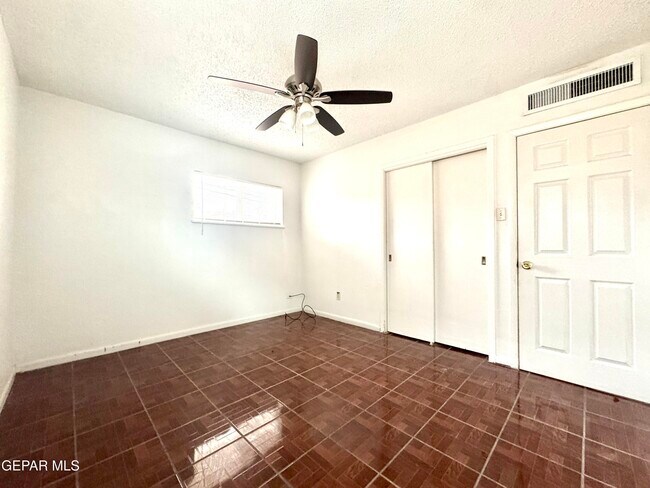 Building Photo - 209 San Saba Rd