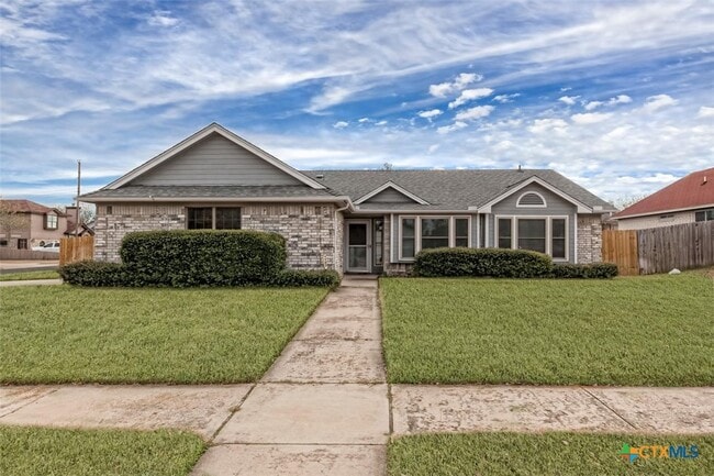 Primary Photo - 1102 August Dr