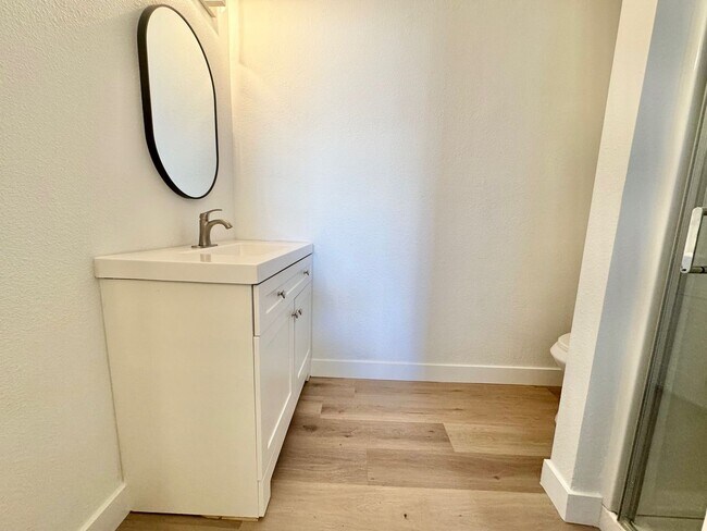 Building Photo - BRIGHT 2-BEDROOM CONDO NEAR STRIP & UNLV W/ PRIVATE BALCONY