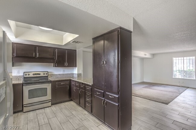 Building Photo - 5915 Vegas Dr