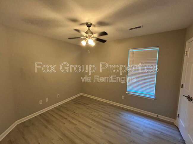 Building Photo - 401 Cedarcroft Dr
