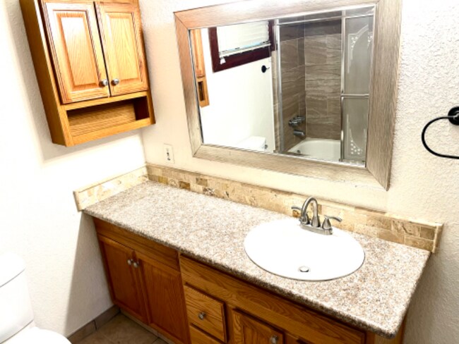 Building Photo - 2975 Sacramento Ave