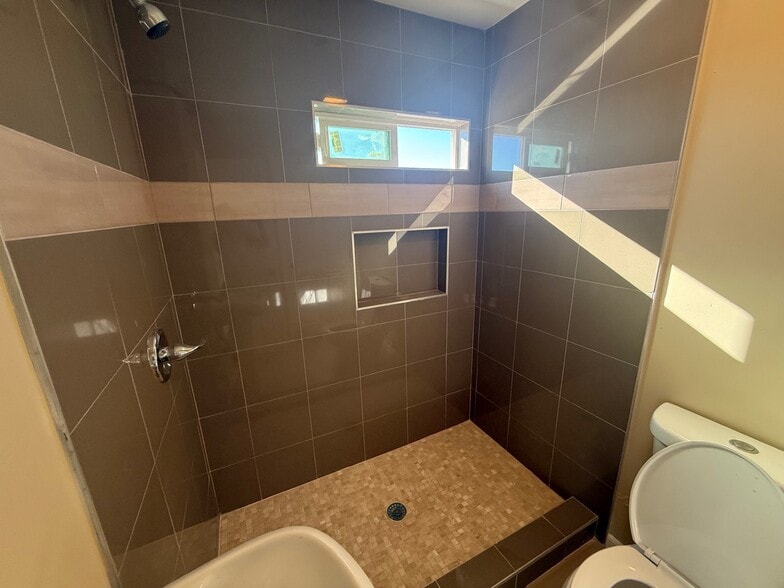 Building Photo - 4860 Palm Ave