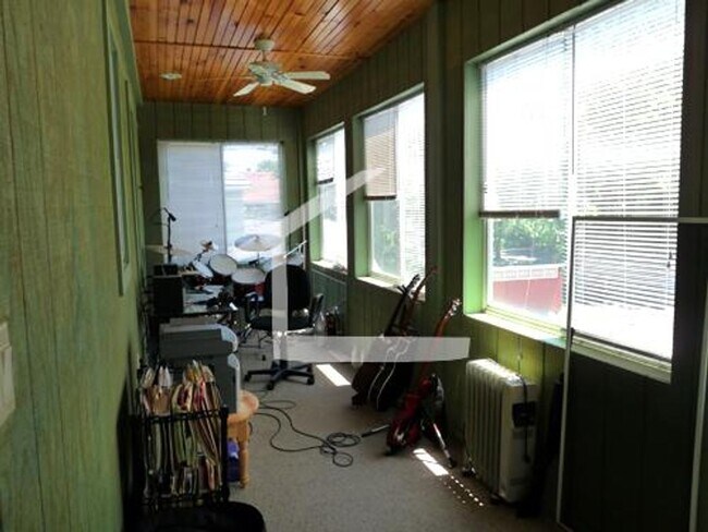Building Photo - HOT ALLSTON LISTING!!!! Sept 1st Move in!!