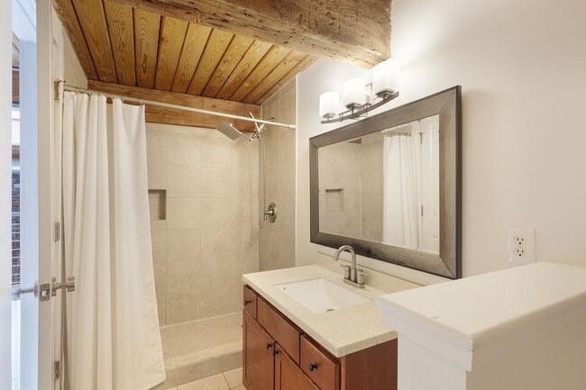 Building Photo - Industrial-Chic 2/2 Loft with Garage Near ...