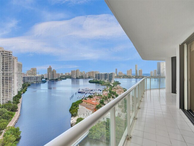 Building Photo - 4000 Island Blvd