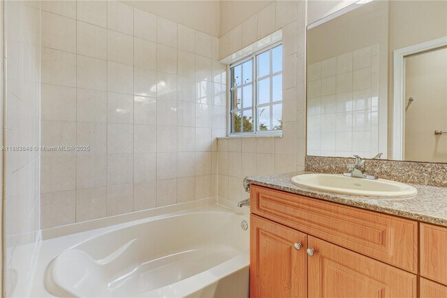 Building Photo - 7627 E Stonecreek Cir
