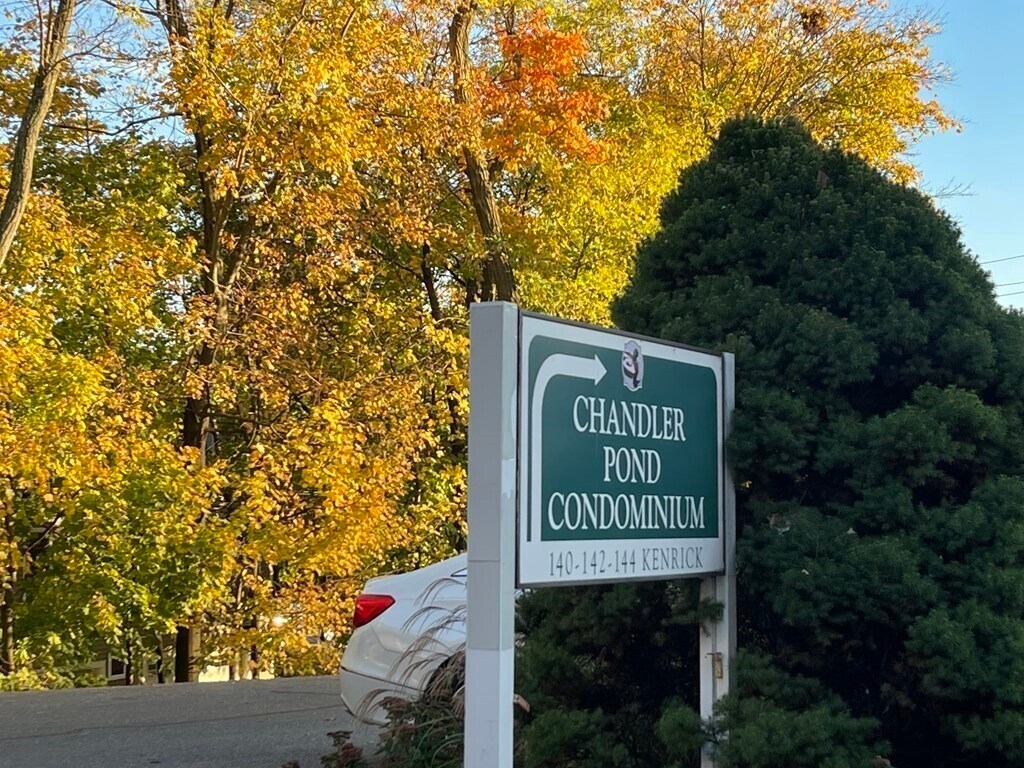 Building Photo - 143 Kenrick St