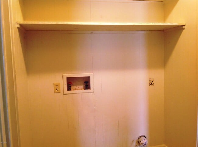 Building Photo - 706 Picard Rd