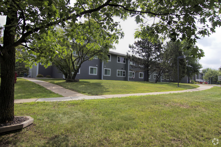 Primary Photo - Mountain Manor Apartments