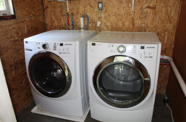 Building Photo - 12 Brooks Ave