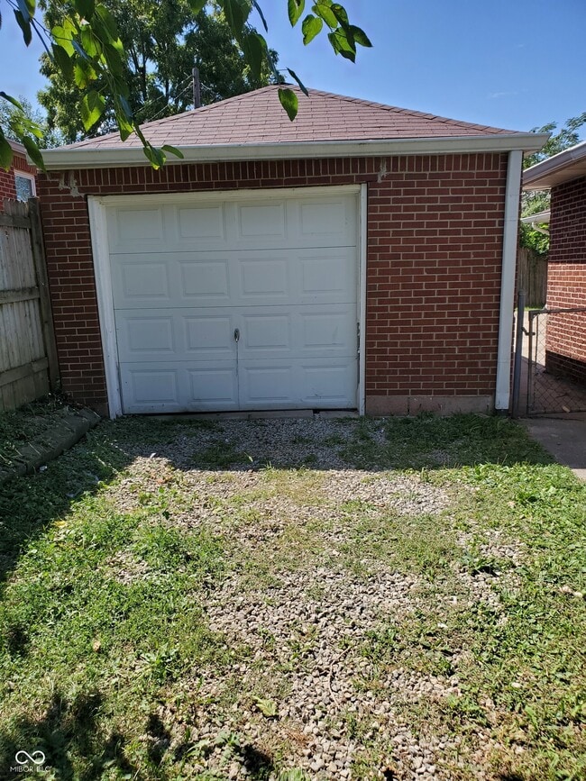 Building Photo - 6019 Oak Ave