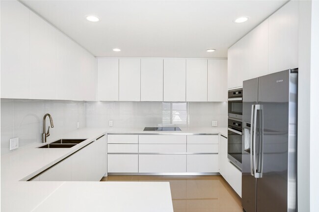 Building Photo - 21349 Rambla Vis