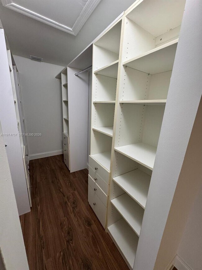 Building Photo - 5763 N Park Rd