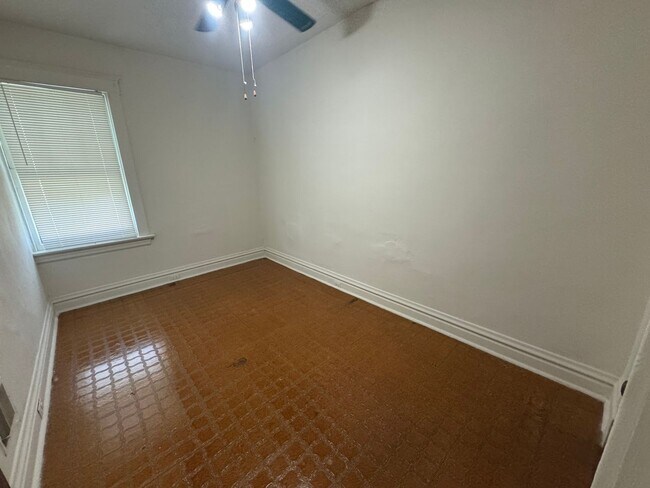 Building Photo - Delightful 3-bedroom, 1-bathroom single-fa...