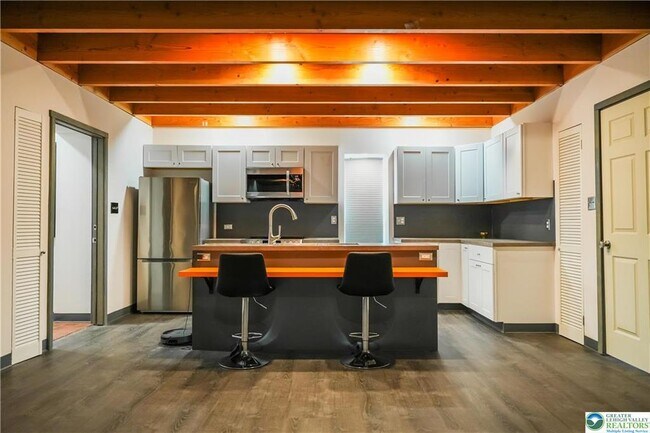 Building Photo - 335 Walnut Dr